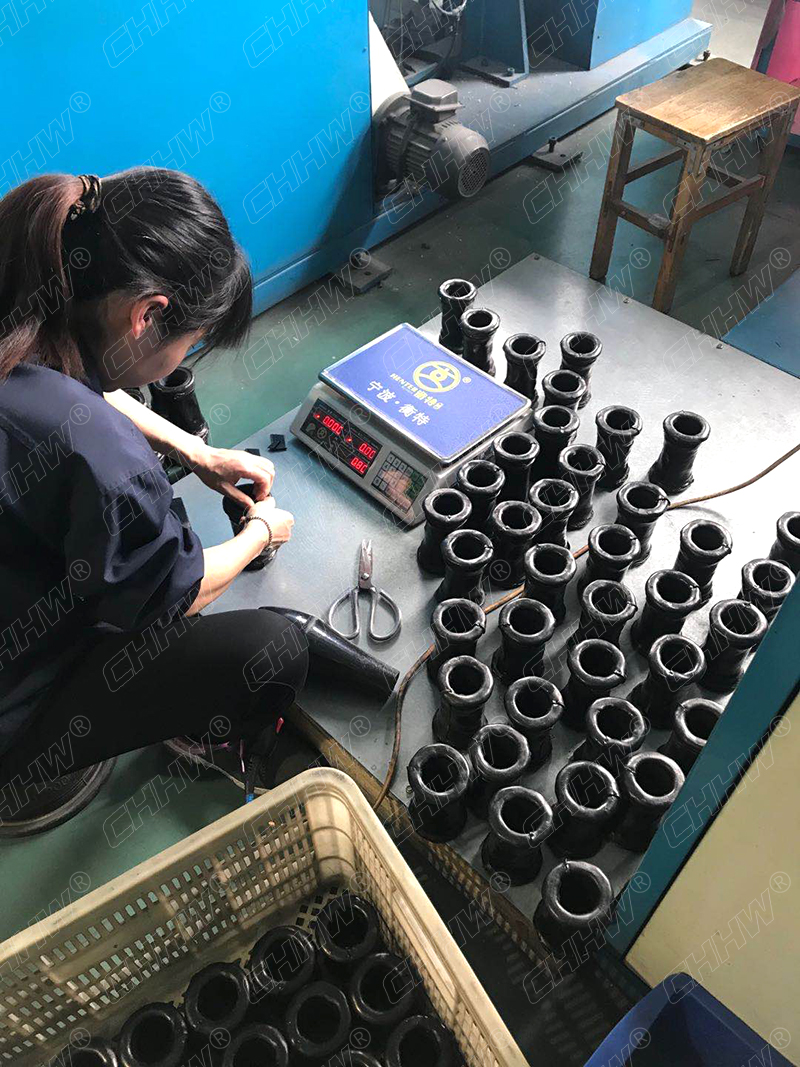 華威<a href=http://www.hztsbj.com/xjjt/ target=_blank class=infotextkey>橡膠接頭</a>產(chǎn)胚圖