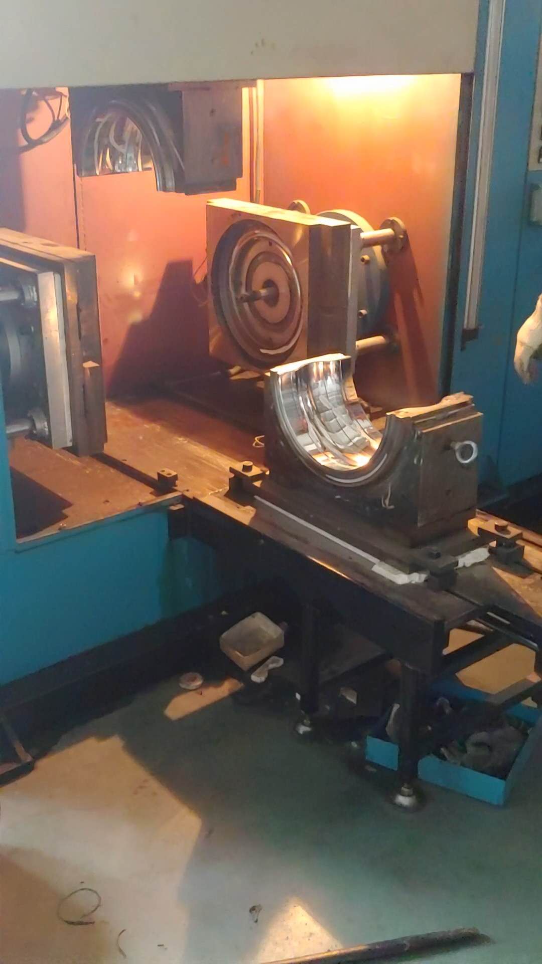 <a href=http://www.hztsbj.com/xjjt/ target=_blank class=infotextkey>橡膠接頭</a>硫化